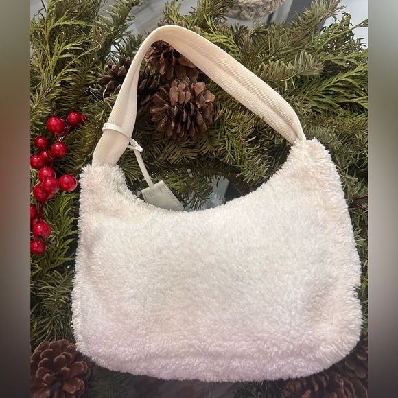🎄🌲🎄SALE PRADA VINTAGE Re-edition 2000 faux fur handbag no dust bag. - Picture 2 of 15